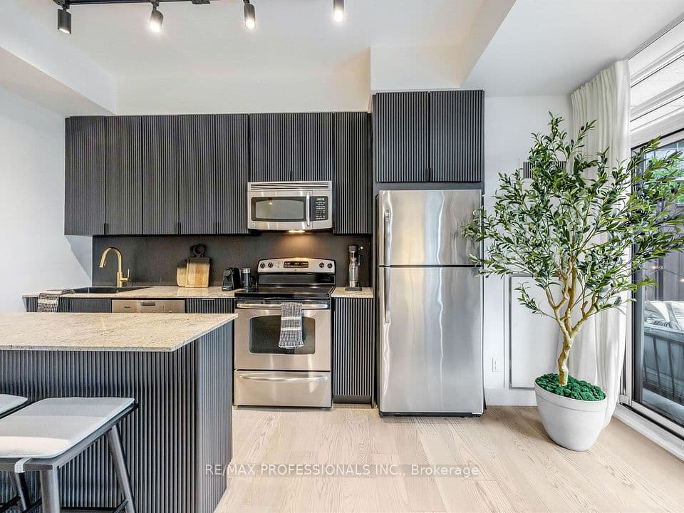 155 Legion Road N 402, Toronto, ON M8Y 0A7 – photo 3