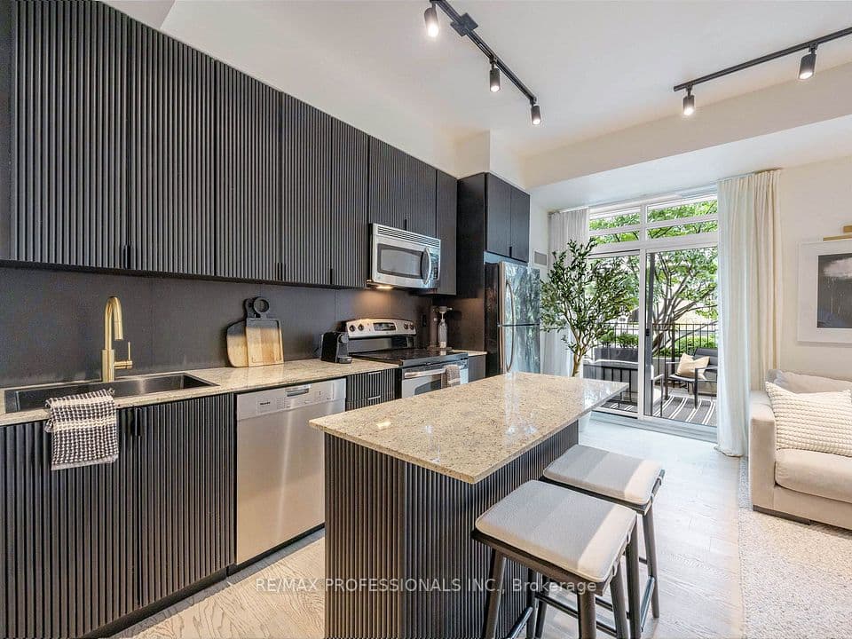 155 Legion Road N 402, Toronto, ON M8Y 0A7 – photo 2