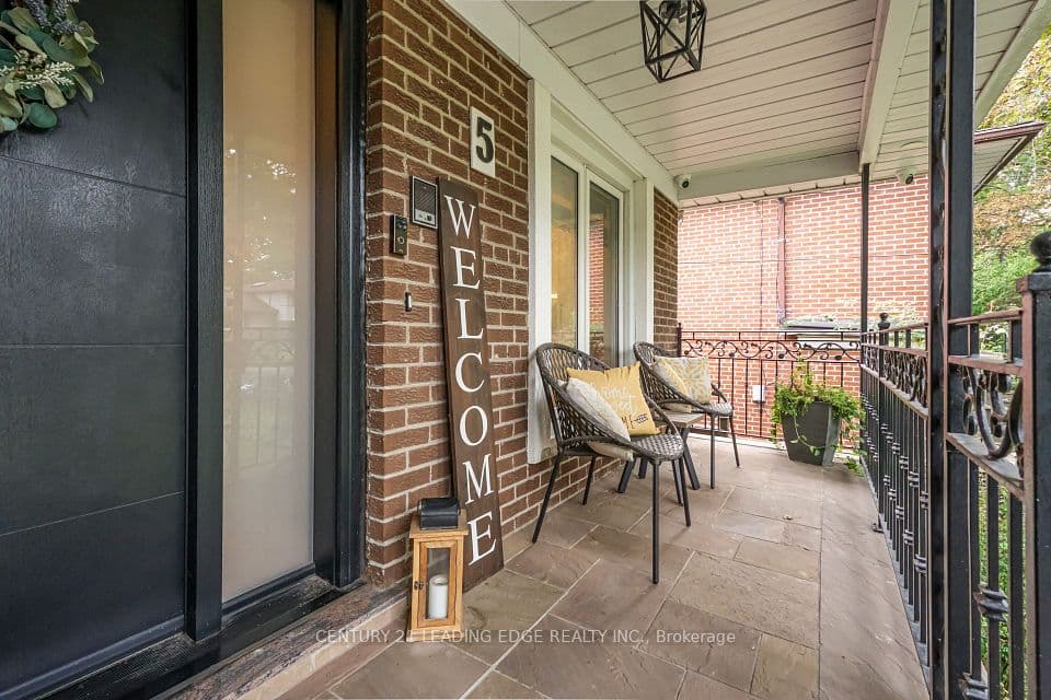 5 Mountbatten Road, Toronto, ON M9P 1Y8 – photo 2