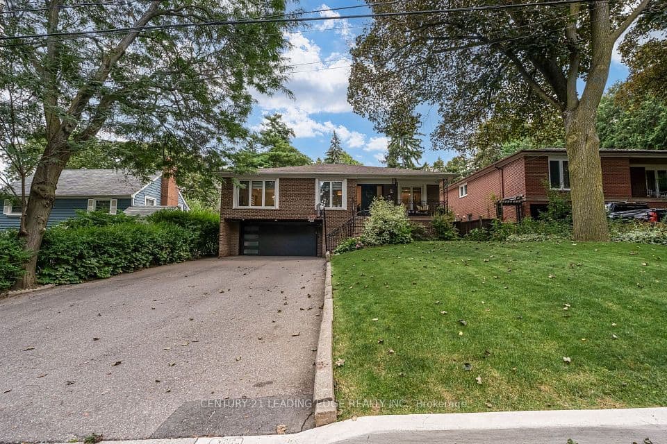 5 Mountbatten Road, Toronto, ON M9P 1Y8 – main photo
