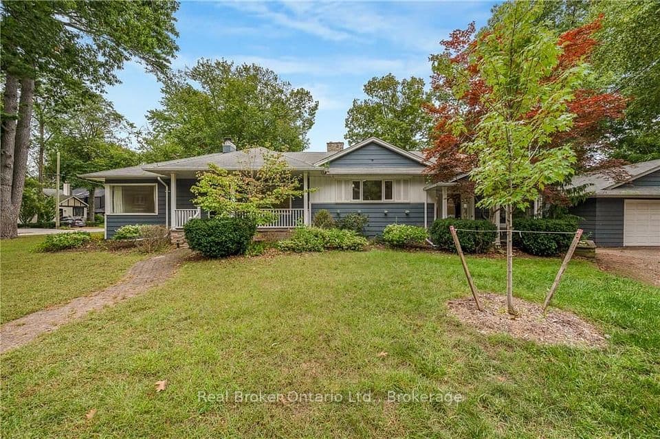 374 Spruce Street, Oakville, ON L6J 2H3 – main photo