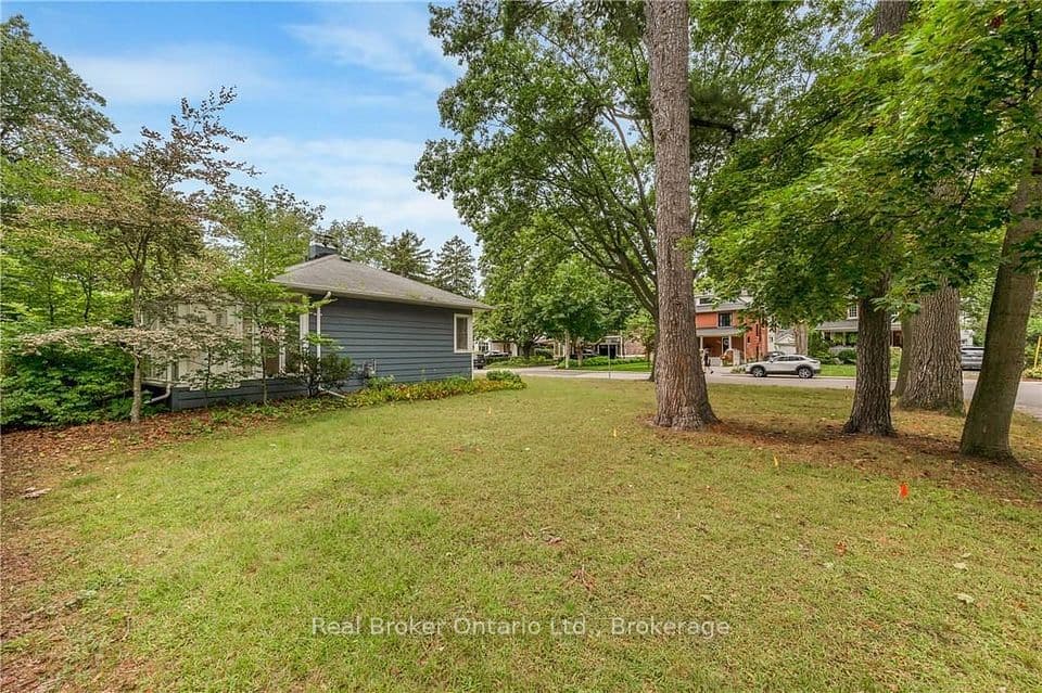 374 Spruce Street, Oakville, ON L6J 2H3 – photo 3