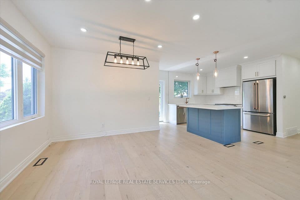 18 Celestine Drive, Toronto, ON M9R 3N1 – photo 2