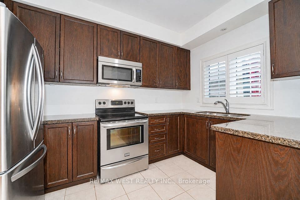 221 Isaac Devins Boulevard, Toronto, ON M9M 0B6 – photo 3