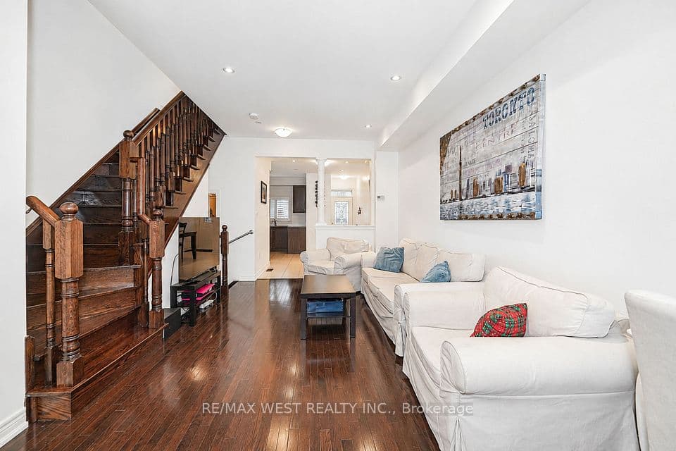 221 Isaac Devins Boulevard, Toronto, ON M9M 0B6 – photo 2