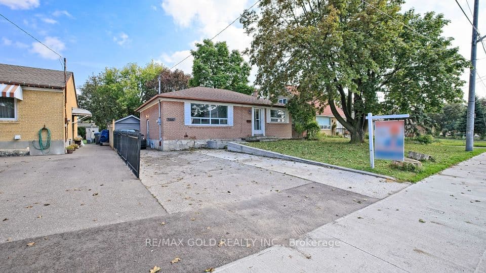 3352 Etude Drive, Mississauga, ON L4T 1T3 – photo 2