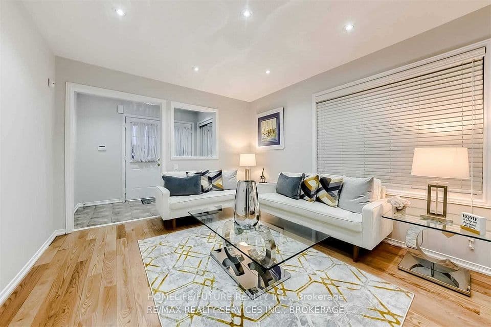24 Oklahoma Drive, Brampton, ON L6P 3J7 – main photo
