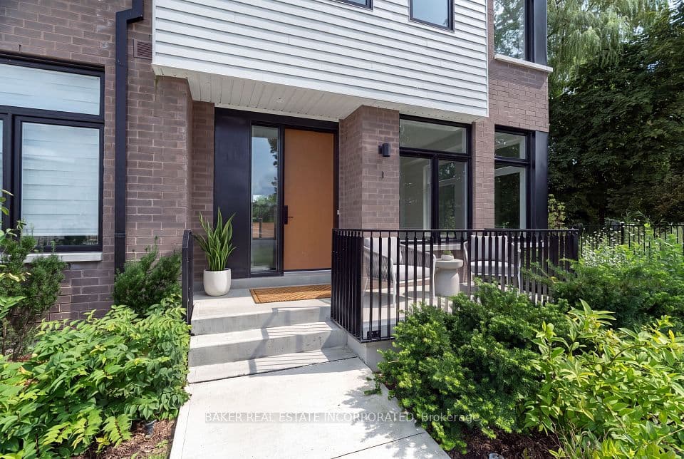 10 Lou Parsons Way 1, Mississauga, ON L5H 0B2 – photo 2