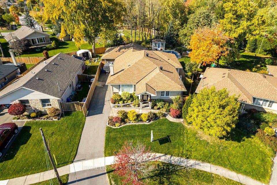 16 Bairstow Crescent, Halton Hills, ON L7G 1L8 – main photo