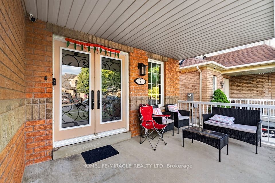 21 Chalkfarm Crescent, Brampton, ON L7A 3V8 – photo 2