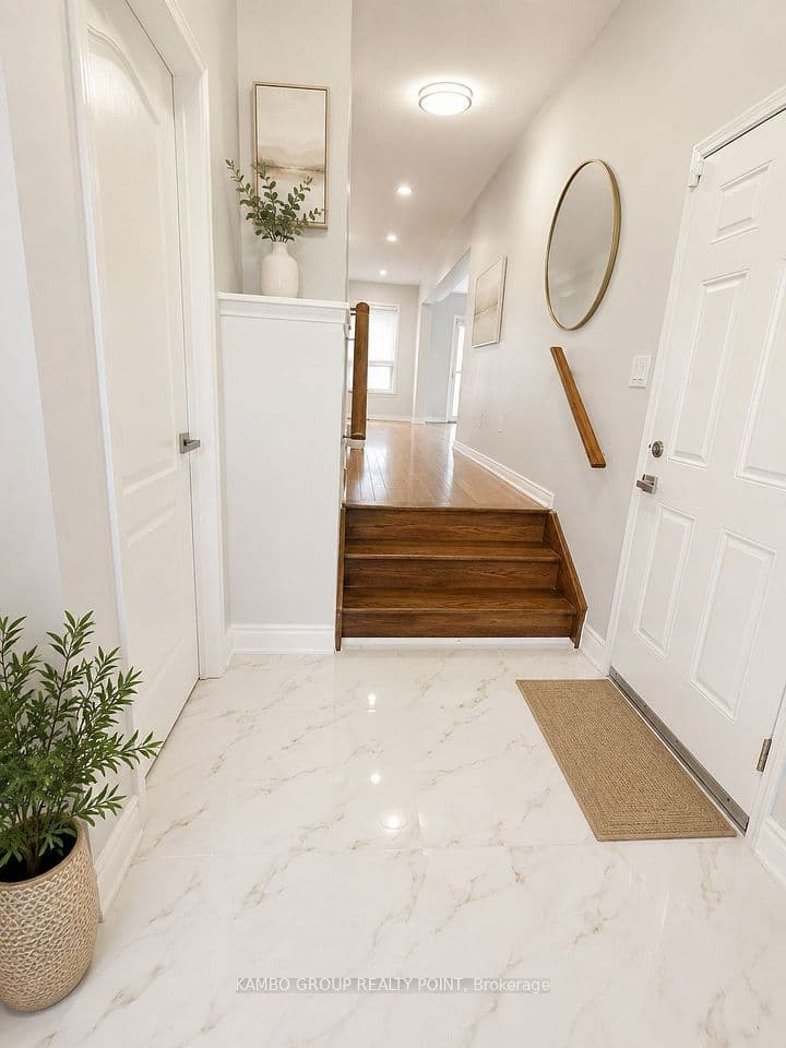 73 Hollingsworth Circle, Brampton, ON L7A 0J4 – photo 2