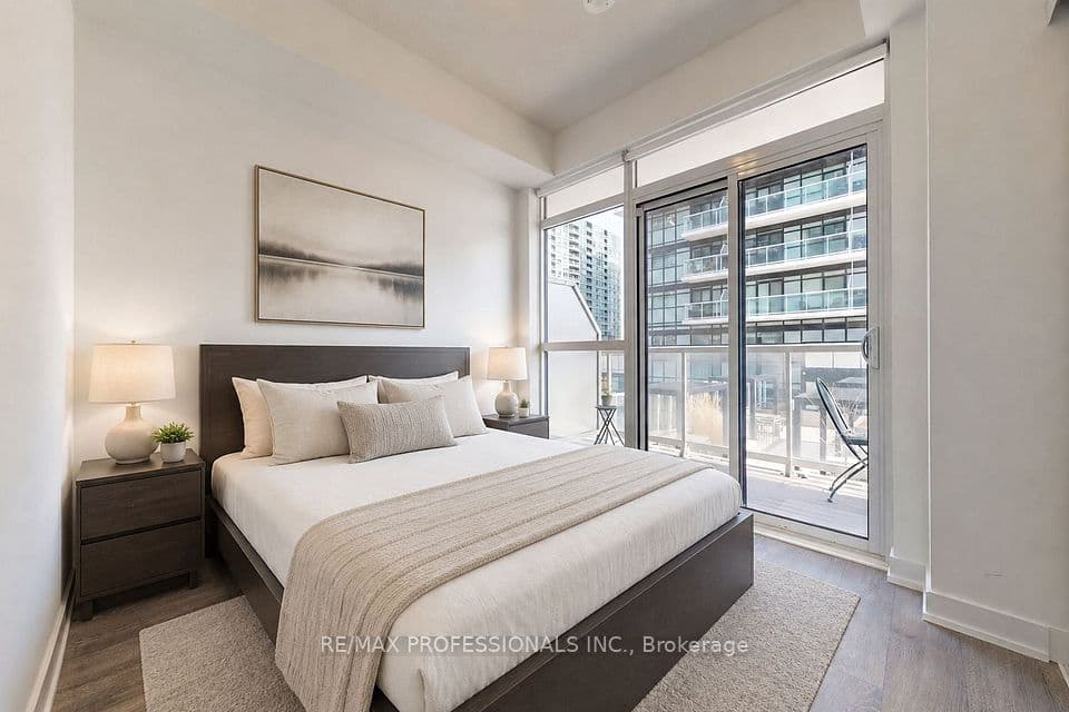 251 Manitoba Street 504, Toronto, ON M8Y 0C7 – main photo