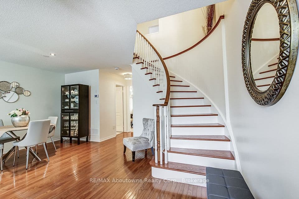 2150 Forest Gate Park, Oakville, ON L6M 4B4 – photo 3