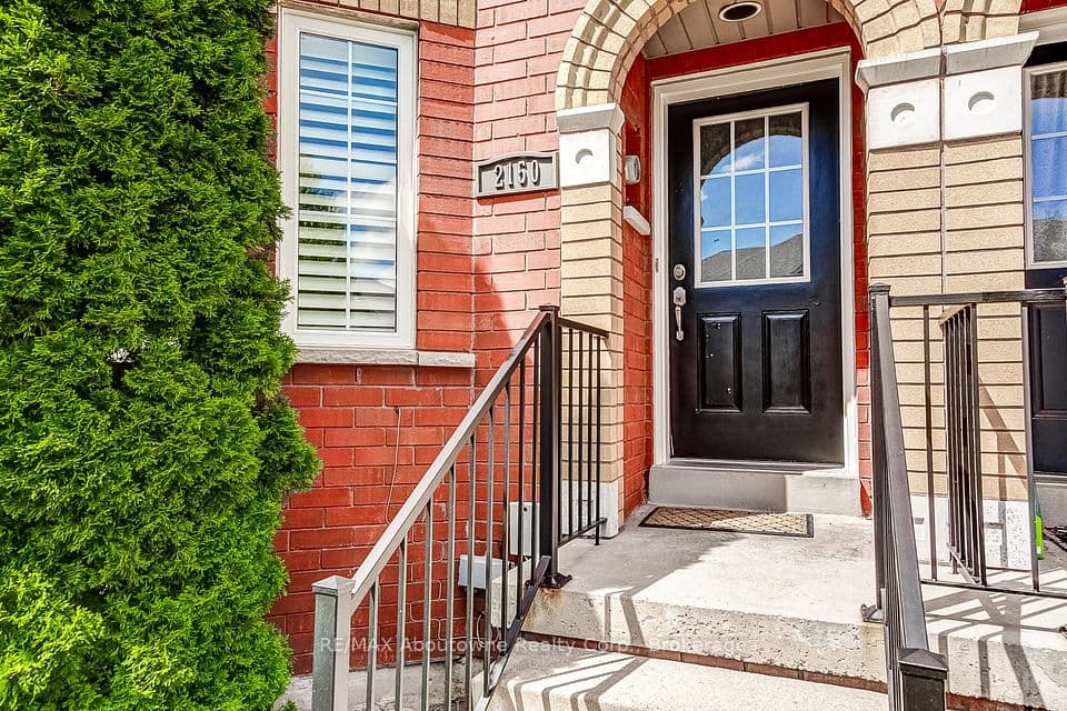 2150 Forest Gate Park, Oakville, ON L6M 4B4 – photo 2