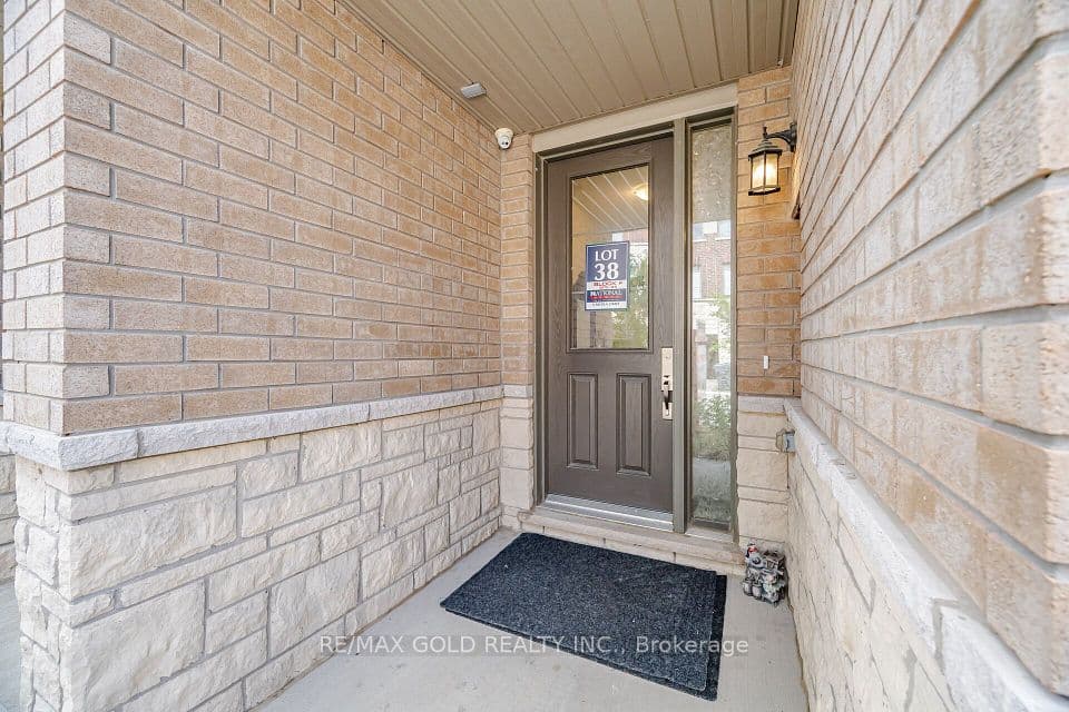9 Arcola Street, Brampton, ON L6P 4N7 – photo 3