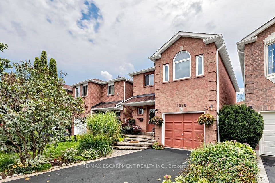1380 Hazel McCleary Drive, Oakville, ON L6J 7B1 – photo 2