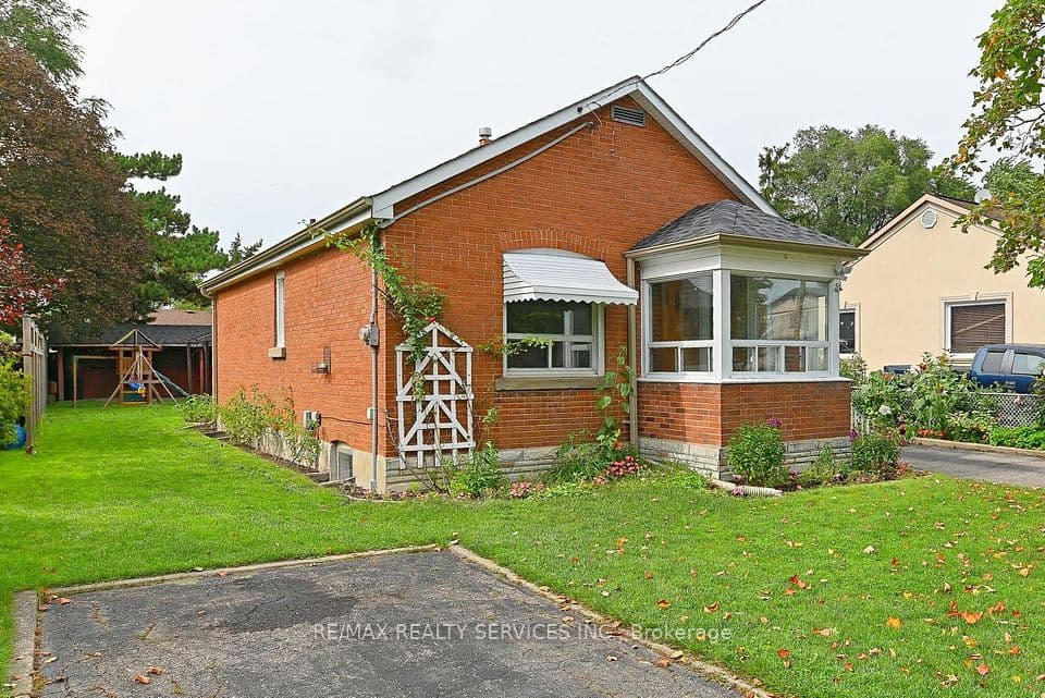 54 Woodward Avenue, Brampton, ON L6V 1K4 – main photo