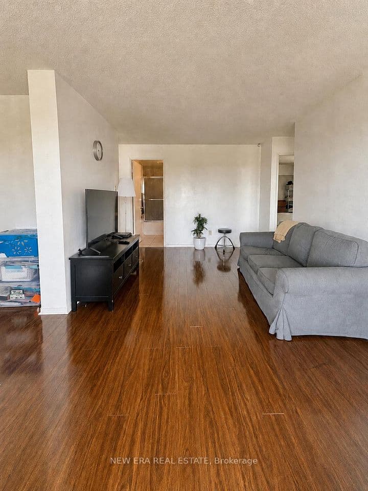 115 Hillcrest Avenue 1912, Mississauga, ON L5B 3Y9 – photo 3