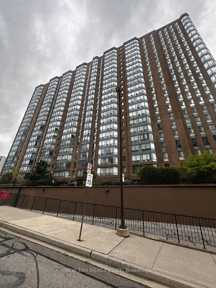 115 Hillcrest Avenue 1912, Mississauga, ON L5B 3Y9 – main photo
