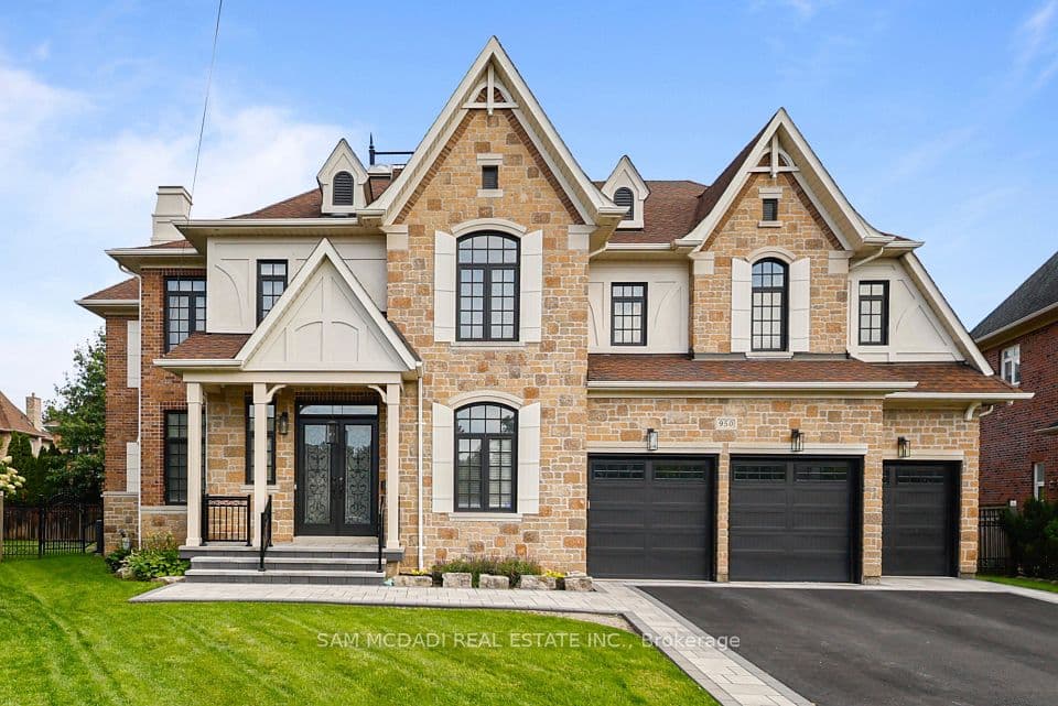 950 Fredonia Drive, Mississauga, ON L5C 2W4 – main photo