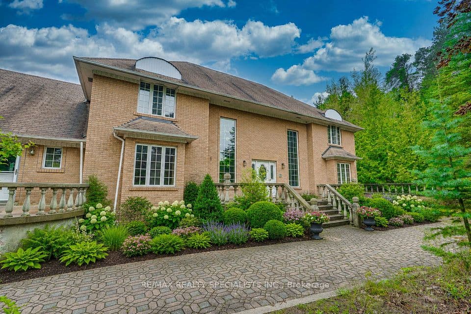 11 Prince Andrew Drive, Caledon, ON L7C 1G2 – main photo