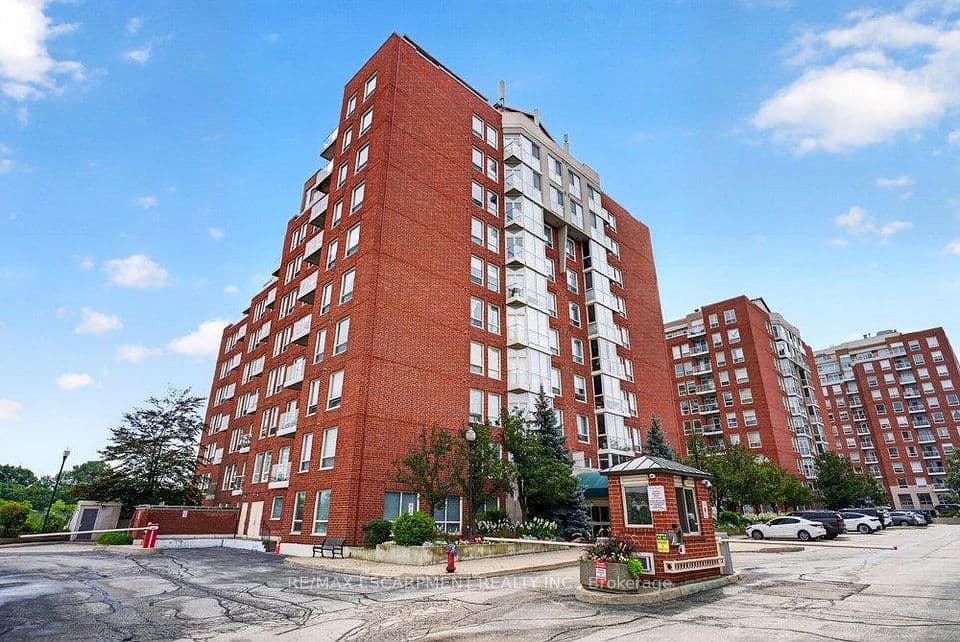 60 OLD MILL Road 702, Oakville, ON L6J 7V9 – main photo