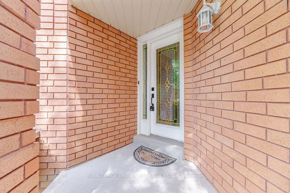 8 Livingston Drive, Caledon, ON L7C 1A7 – photo 2