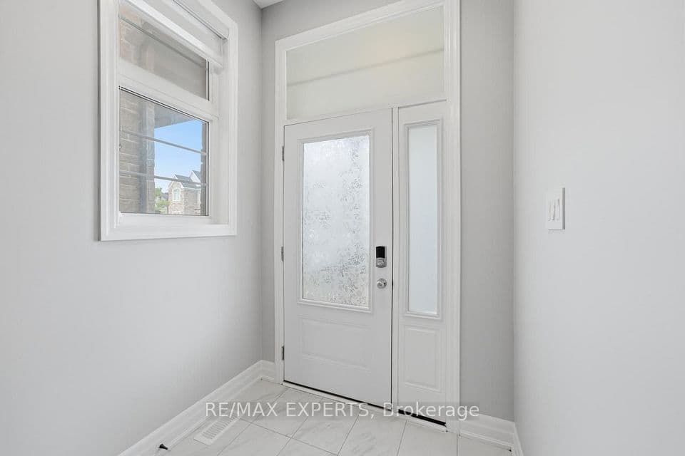 1296 Aymond Crescent W, Oakville, ON L6H 7W8 – photo 3