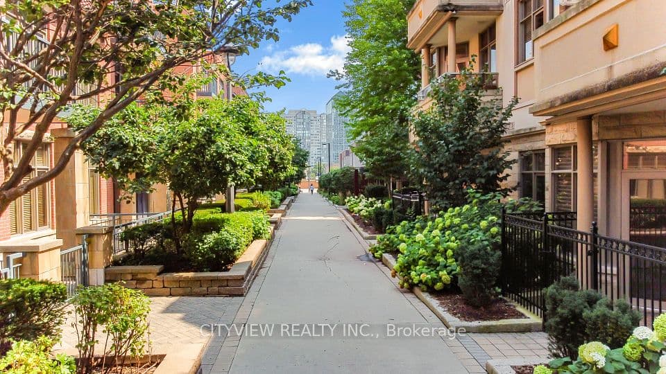 320 City Centre Drive 109, Mississauga, ON L5B 4P8 – main photo