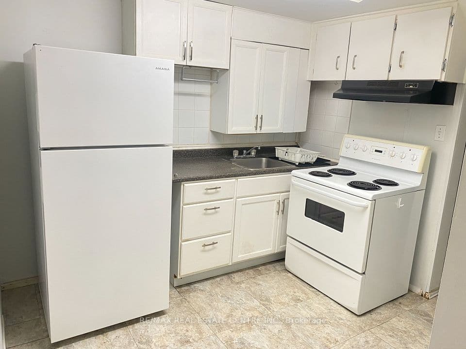 125 Rutherford Road N, Brampton, ON L6V 2J4 – photo 2
