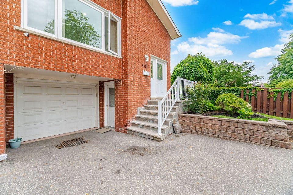 578 Cavell Drive, Mississauga, ON L5B 2N9 – photo 2