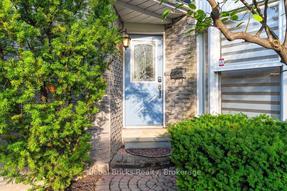 6190 Saltmarsh Court, Mississauga, ON L5N 5V8 – photo 3