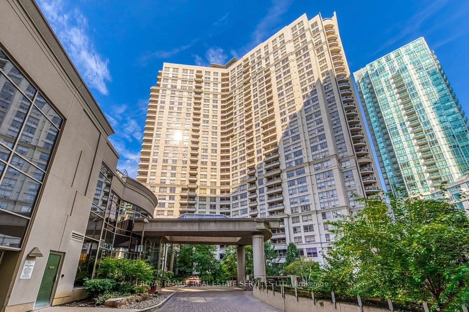 3888 Duke Of York Boulevard 1433, Mississauga, ON L5B 4P5 – main photo