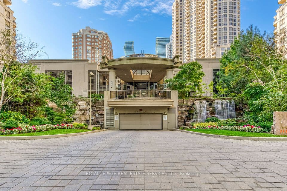 3888 Duke Of York Boulevard 1433, Mississauga, ON L5B 4P5 – photo 2
