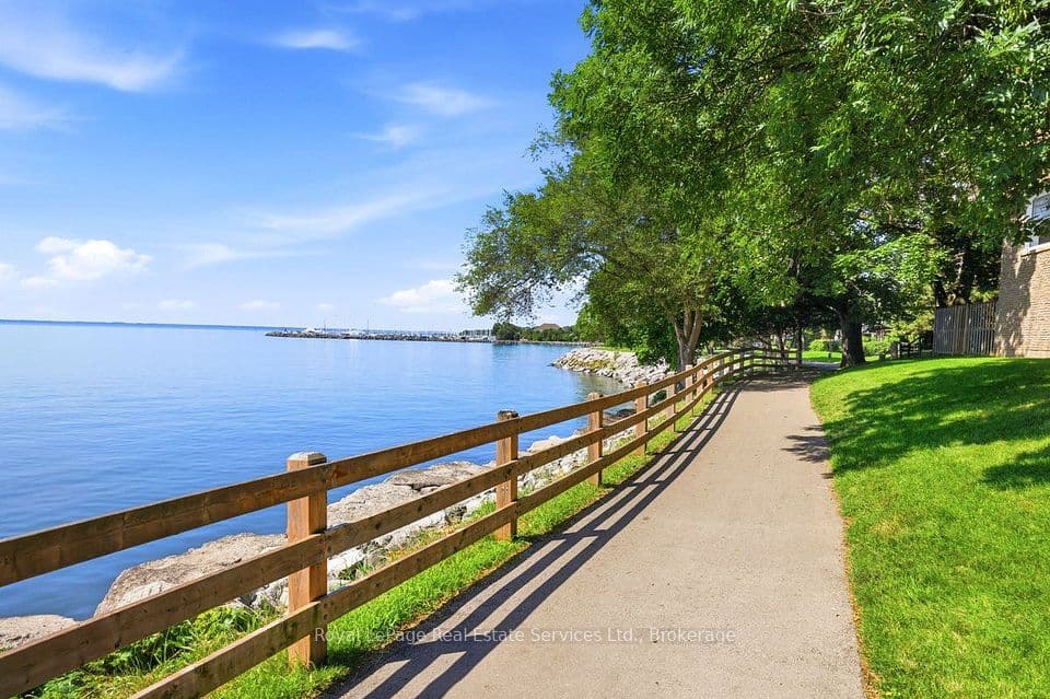 2120 Marine Drive 5, Oakville, ON L6L 1B7 – main photo
