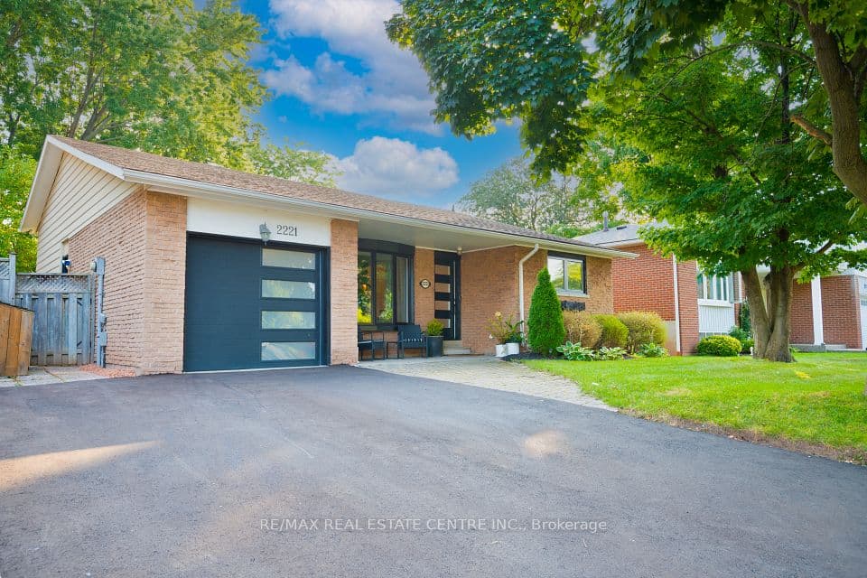 2221 Wyandotte Drive, Oakville, ON L6L 2T4 – photo 2