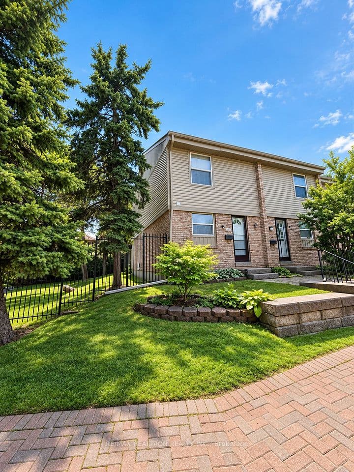 6699 Falconer Drive 1, Mississauga, ON L5N 2E3 – main photo