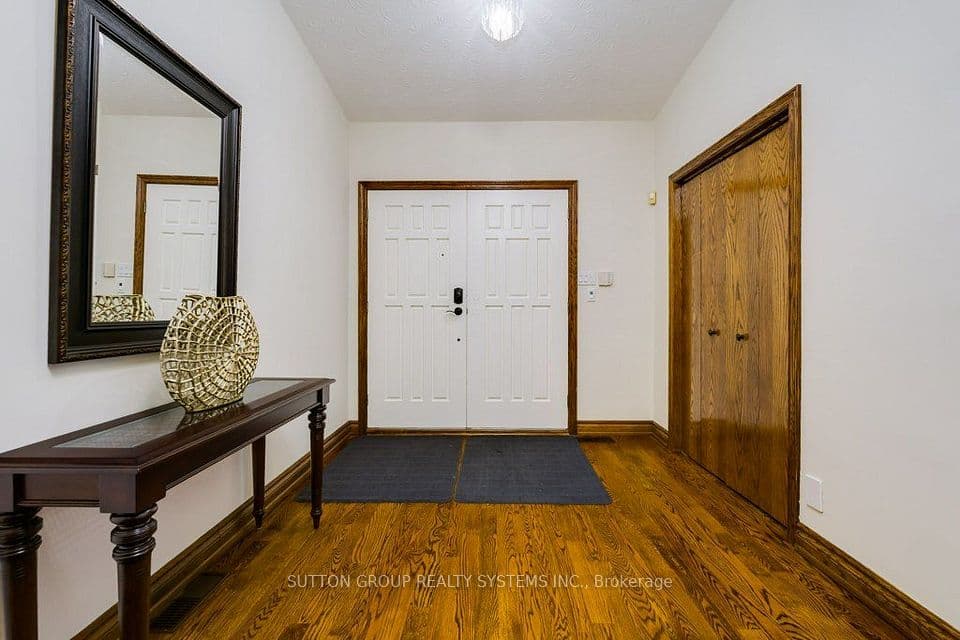 93 Poplar Heights Drive, Toronto, ON M9A 4Z3 – photo 2