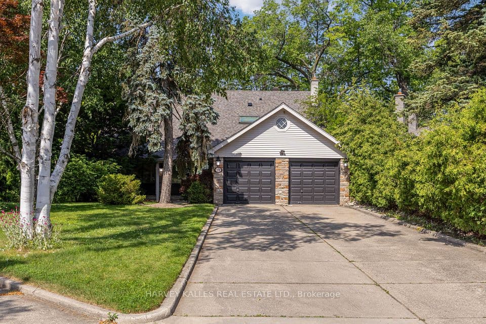 19 Ridgegate Crescent, Toronto, ON M8Y 2C9 – main photo