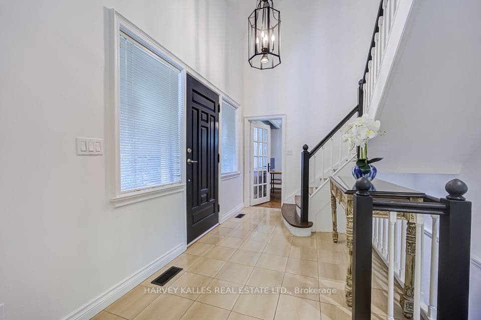19 Ridgegate Crescent, Toronto, ON M8Y 2C9 – photo 3