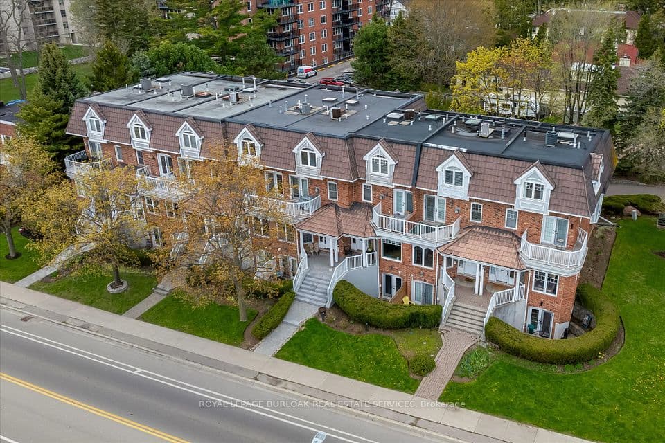 1389 Lakeshore Road, Burlington, ON L7S 1B1 – main photo