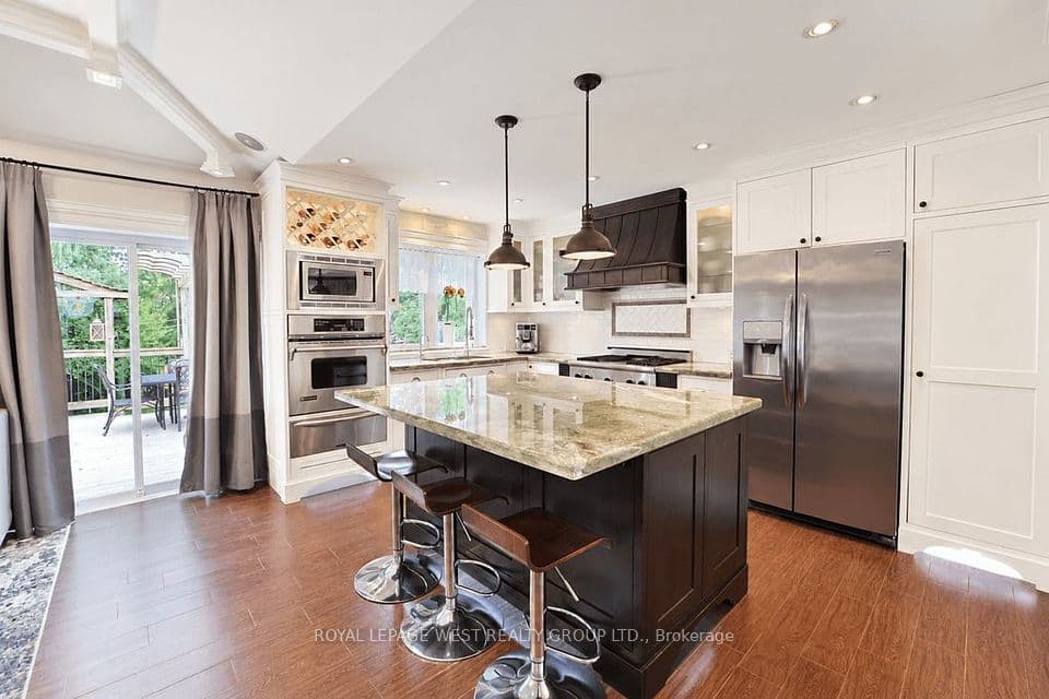 1422 Rebecca Street, Oakville, ON L6L 1Z5 – photo 3