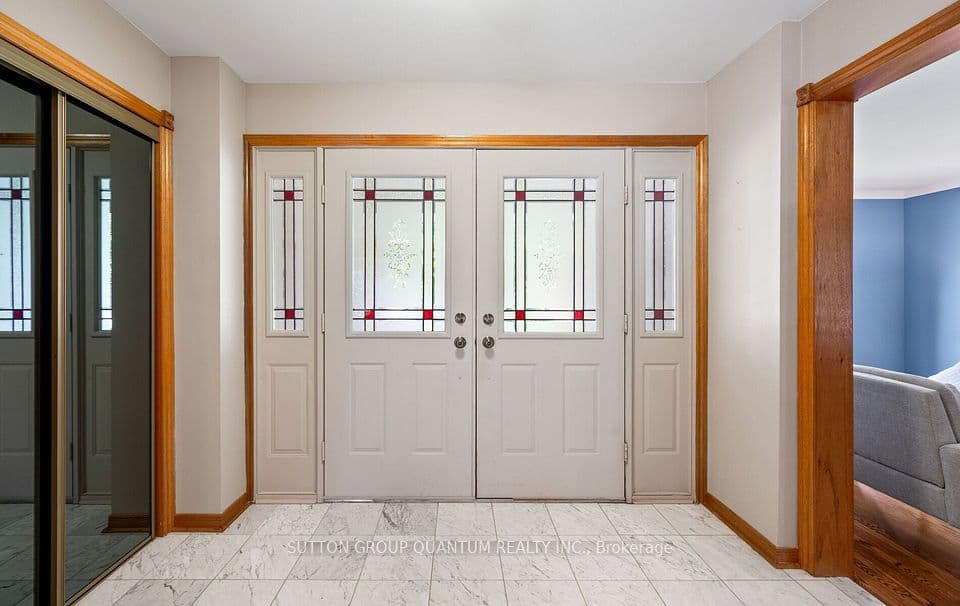 1896 Stoneybrook Court, Mississauga, ON L5L 3W2 – photo 3