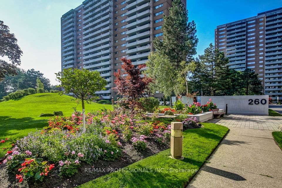 260 Scarlett Road 207, Toronto, ON M6N 4X6 – main photo