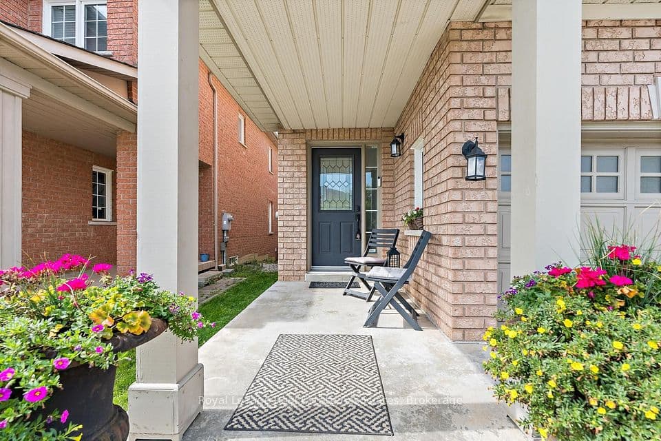 1069 Knotty Pine Grove, Mississauga, ON L5W 1J6 – photo 3