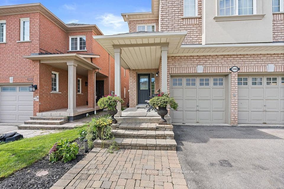 1069 Knotty Pine Grove, Mississauga, ON L5W 1J6 – photo 2