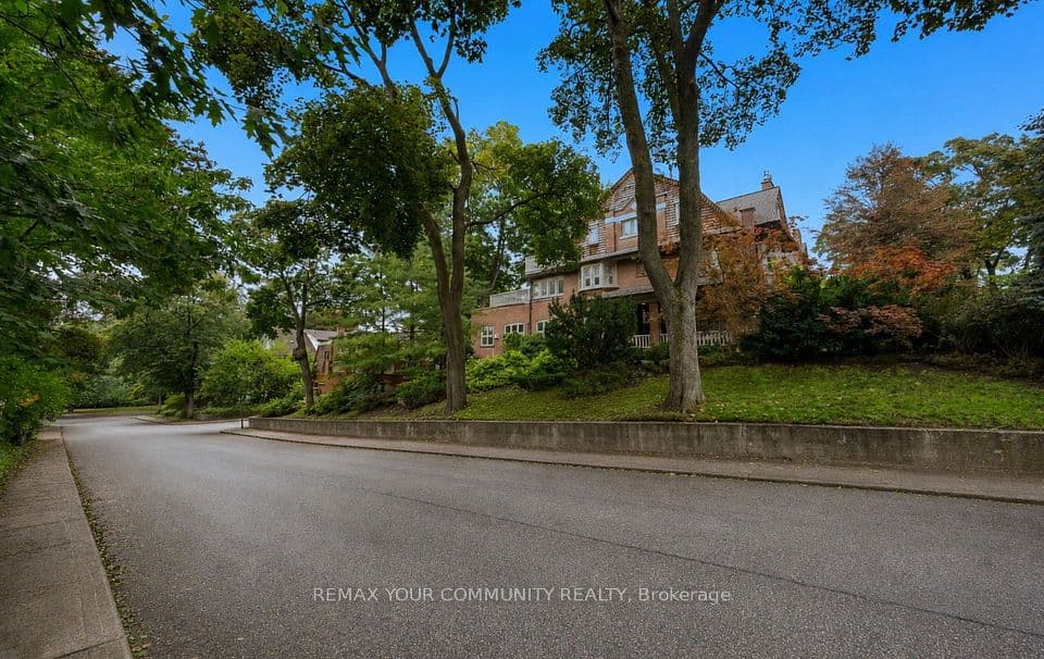 62 Indian Grove, Toronto, ON M6R 2Y4 – photo 3