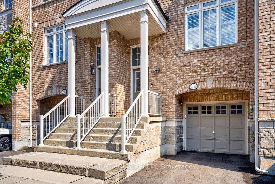 7201 Triumph Lane, Mississauga, ON L5N 0C5 – photo 2