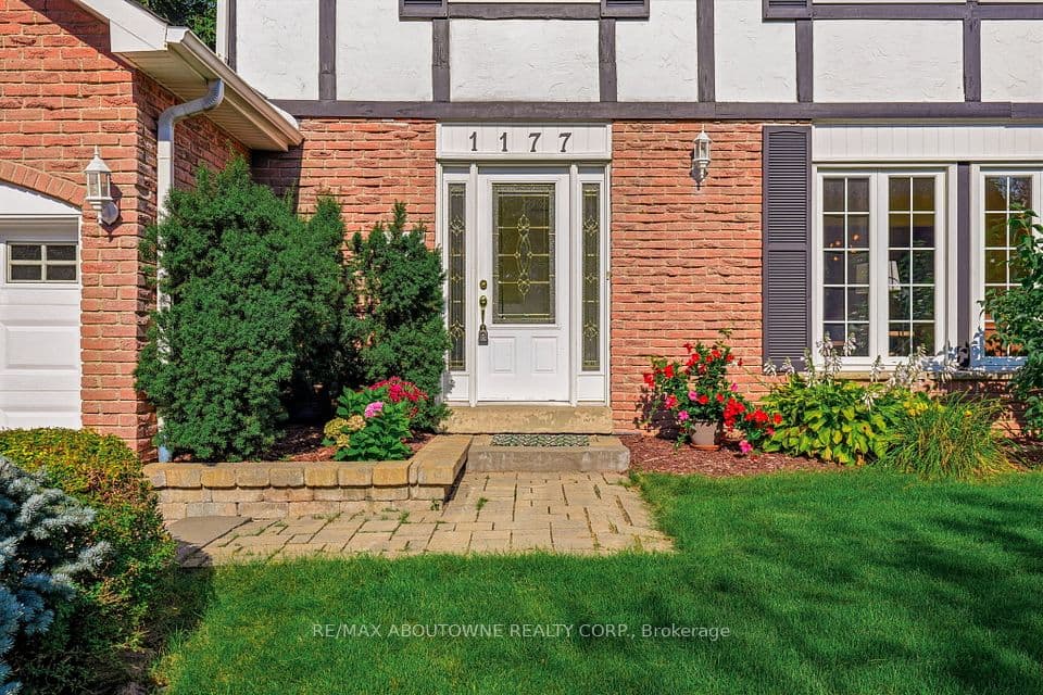 1177 Grand Boulevard, Oakville, ON L6H 2V2 – photo 2