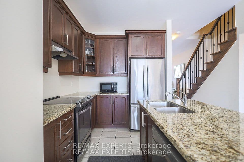 27 Hogan Manor Drive, Brampton, ON L7A 4V3 – photo 3